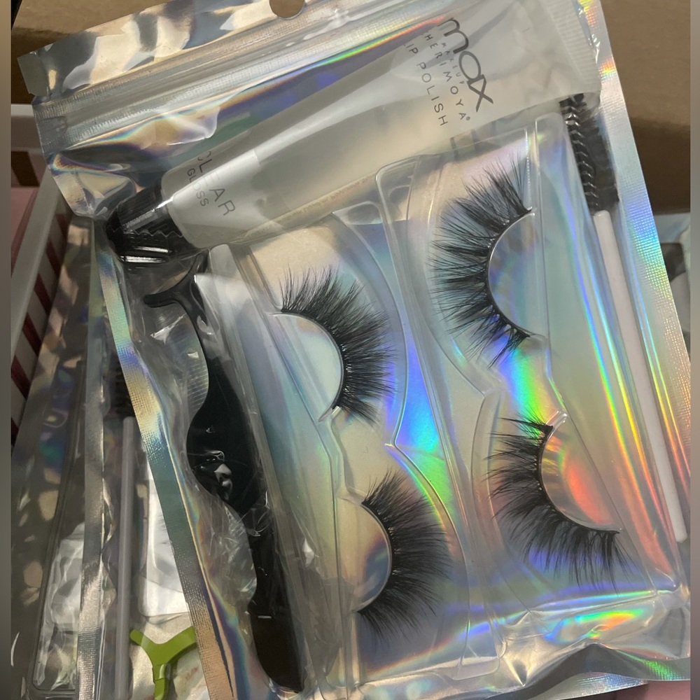Lash Bundles, Eyeliner Adhesive Pens, Lanyards and Puff Balls Keychains & More